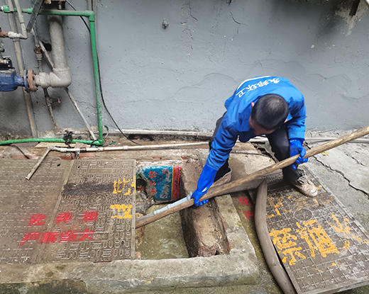 八所镇清掏化粪池